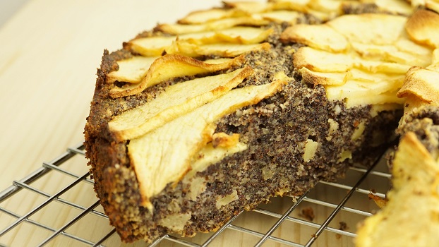 Flourless Poppy Seed and Nut Cake with Apples