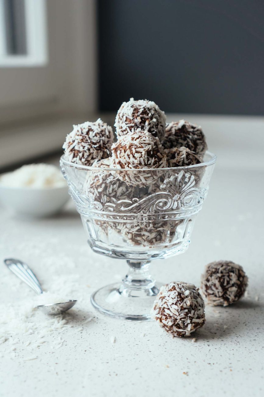 Chokladbollar — Swedish Oatmeal & Chocolate Balls