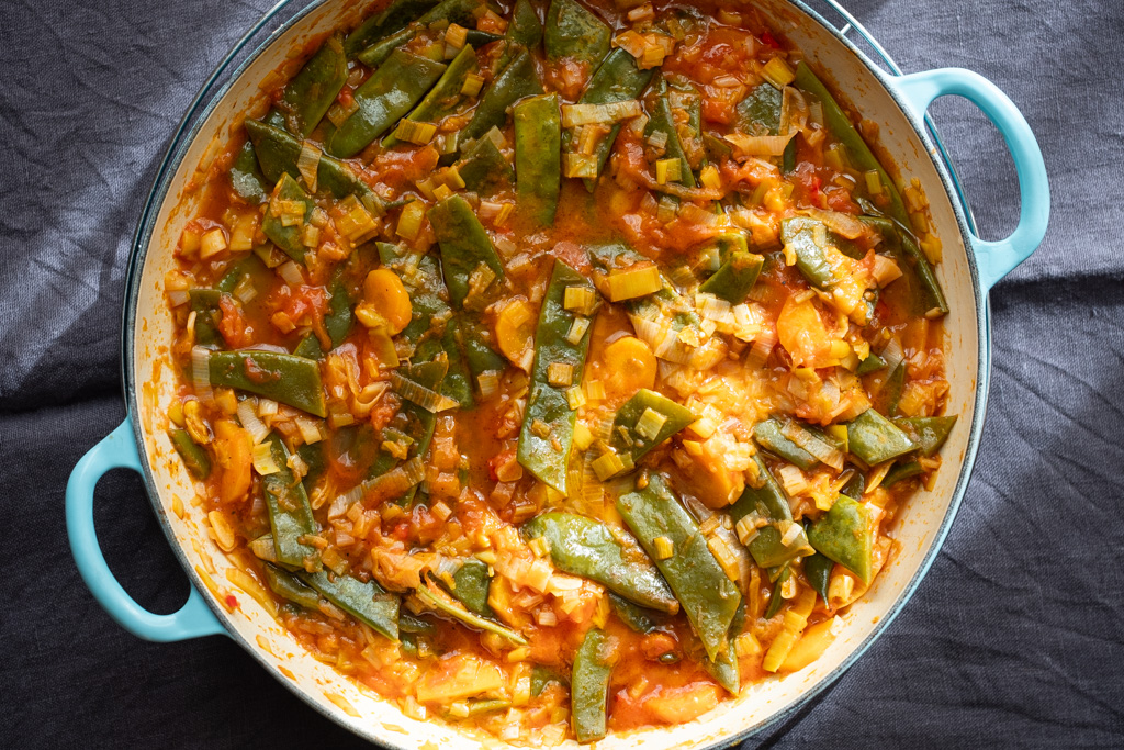 Flat green beans in tomato sauce